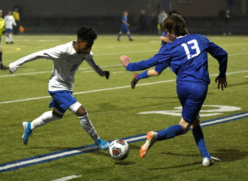 Những sai lầm thường gặp khi chơi tiền vệ mỏ neo