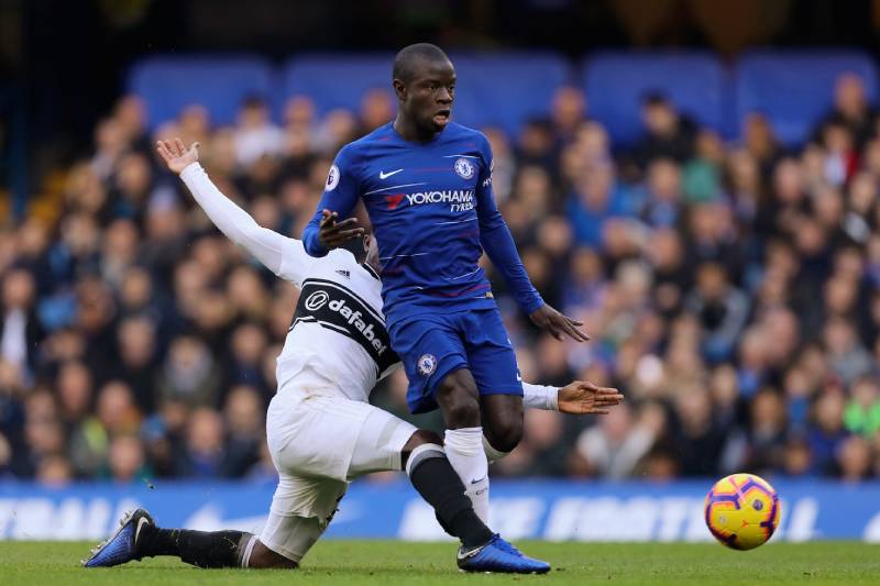 Tiền vệ mỏ neo là gì và vì sao vị trí này quan trọng?